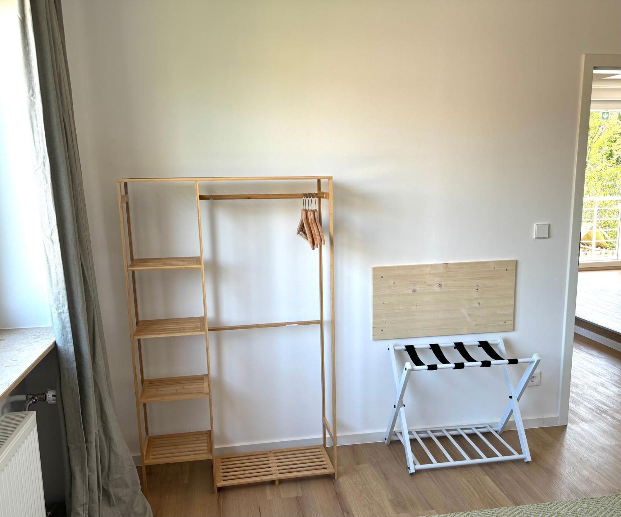 Gesamte Wohnung, Kueche, Parkplatz, Terrasse バート・ベリンゲン エクステリア 写真