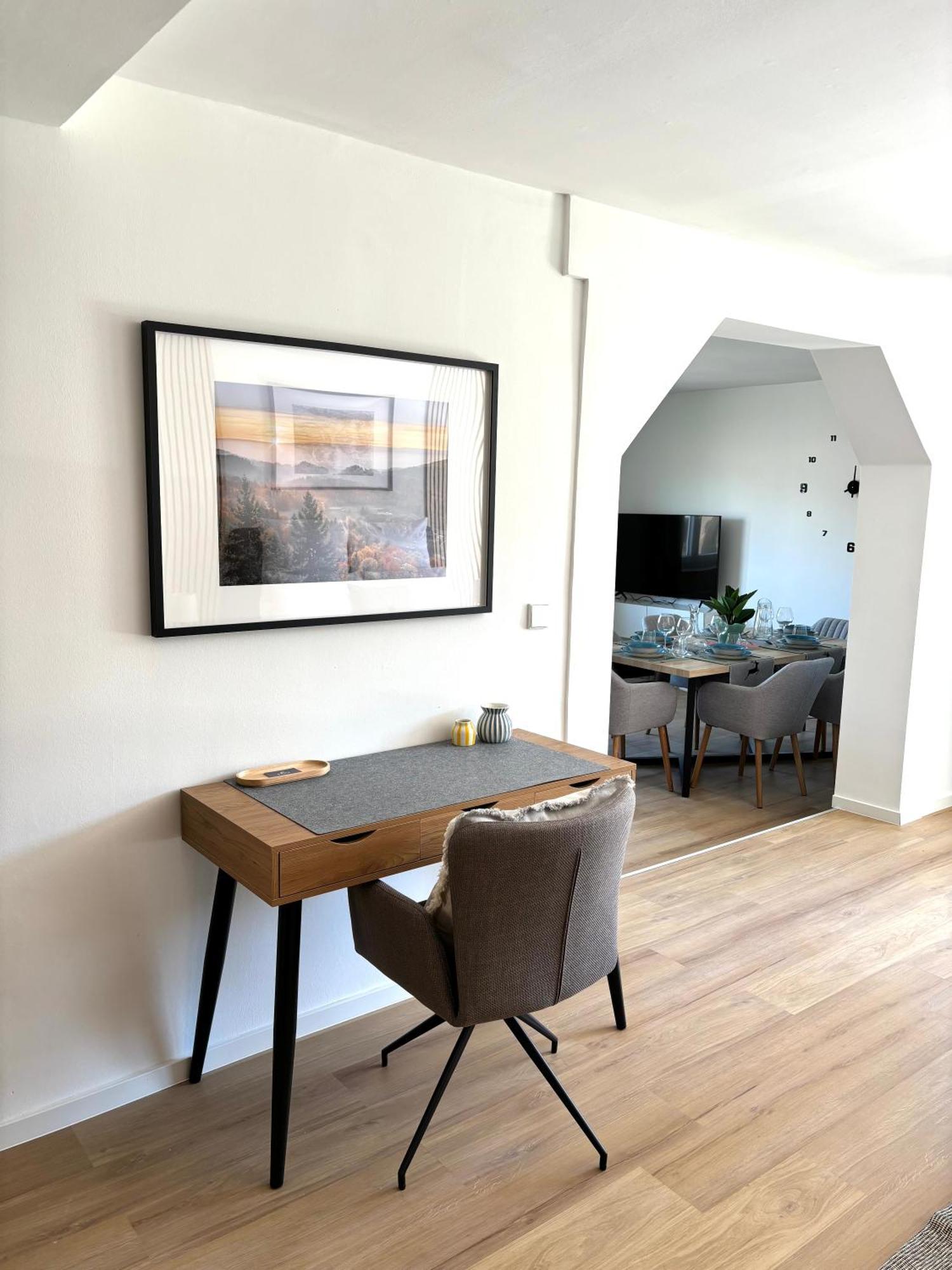 Gesamte Wohnung, Kueche, Parkplatz, Terrasse バート・ベリンゲン エクステリア 写真