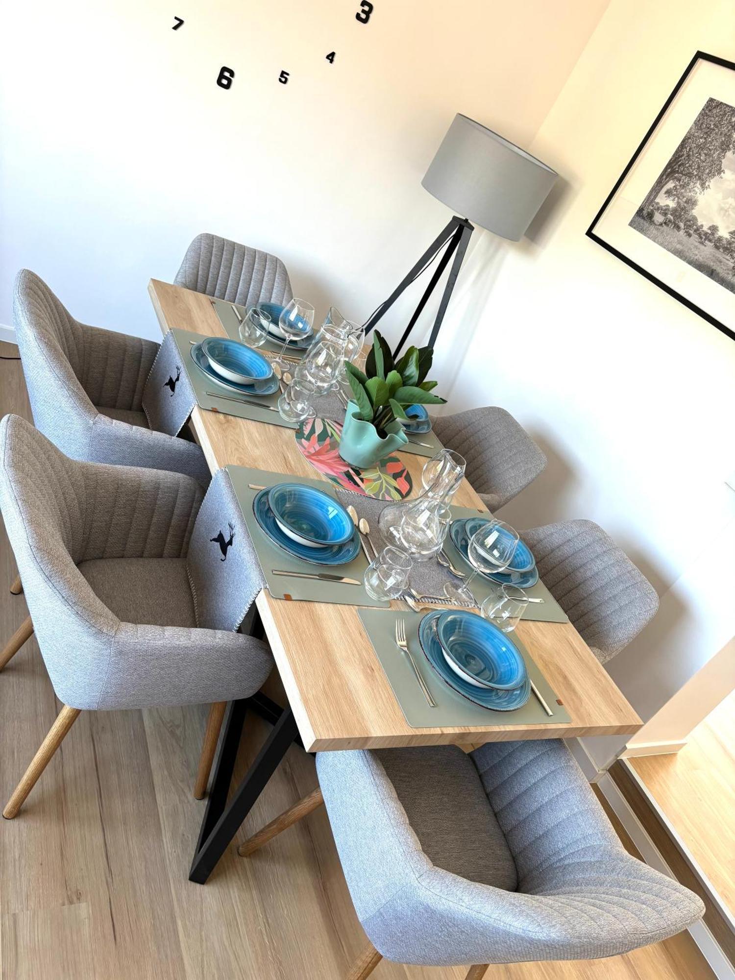 Gesamte Wohnung, Kueche, Parkplatz, Terrasse バート・ベリンゲン エクステリア 写真