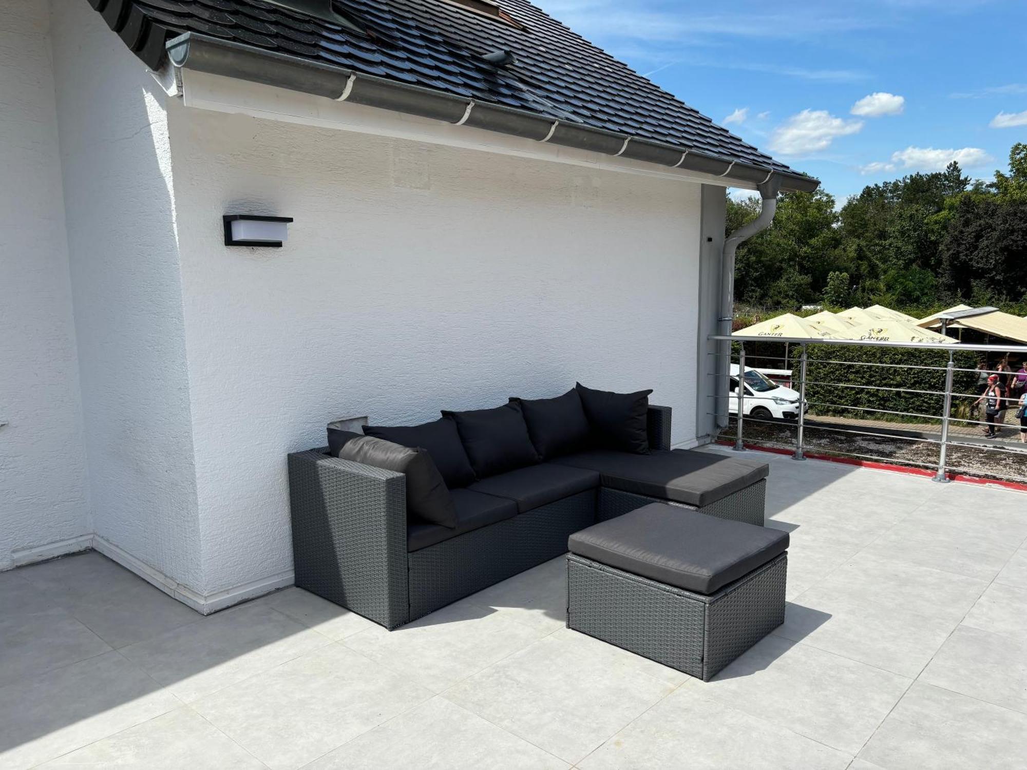 Gesamte Wohnung, Kueche, Parkplatz, Terrasse バート・ベリンゲン エクステリア 写真
